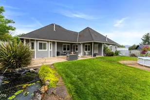 212 NW Canyon View Dr, Grants Pass, OR 97526 - Photo 4