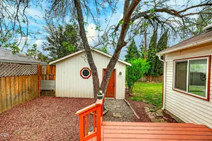 1117 W 9th St, Medford, OR 97501 - Photo 16