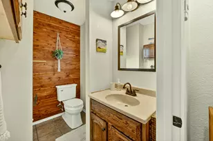 1117 W 9th St, Medford, OR 97501 - Photo 44