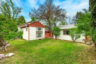 1117 W 9th St, Medford, OR 97501 - Photo 2
