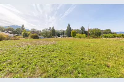 1410 Applegate Avenue, Grants Pass, OR 97527 - Photo 58