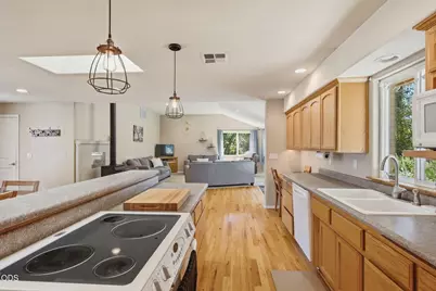 1410 Applegate Avenue, Grants Pass, OR 97527 - Photo 10