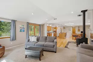 1410 Applegate Ave, Grants Pass, OR 97527 - Photo 18