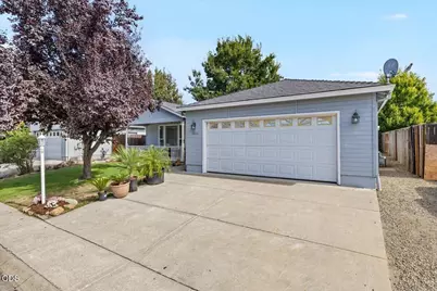 1233 Pheasant Way, Central Point, OR 97502 - Photo 1