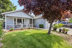 1233 Pheasant Wy, Central Point, OR 97502 - Photo 2