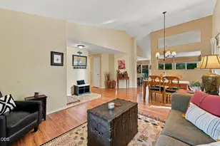 61390 Rock Bluff Ln, Bend, OR 97702 - Photo 4
