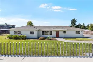 1225 Corona Ave, Medford, OR 97504 - Photo 1