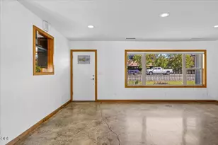 1225 Corona Ave, Medford, OR 97504 - Photo 4