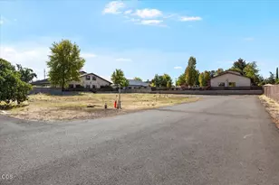 1225 Corona Ave, Medford, OR 97504 - Photo 40