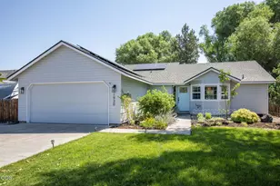 1930 SW 27th St, Redmond, OR 97756 - Photo 2