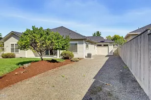 3726 Arizona Dr, Medford, OR 97504 - Photo 10