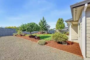 3726 Arizona Dr, Medford, OR 97504 - Photo 6