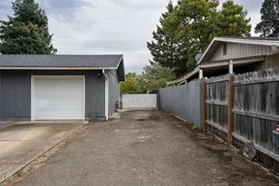 112 Saxbury Dr, Central Point, OR 97502 - Photo 30