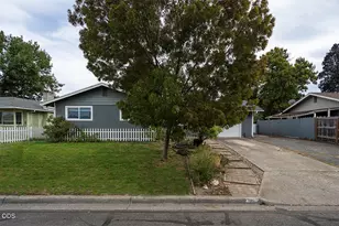 112 Saxbury Dr, Central Point, OR 97502 - Photo 2