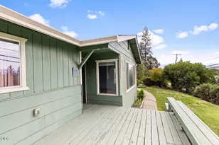 945 NE Beacon Dr, Grants Pass, OR 97526 - Photo 8