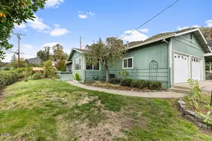 945 NE Beacon Dr, Grants Pass, OR 97526 - Photo 1