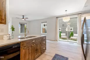 20754 NE Sierra Dr, Bend, OR 97701 - Photo 10