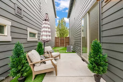 20754 NE Sierra Drive, Bend, OR 97701 - Photo 30
