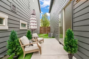 20754 NE Sierra Dr, Bend, OR 97701 - Photo 30