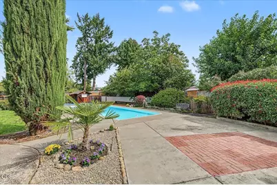 611 Edwina Avenue, Central Point, OR 97502 - Photo 36