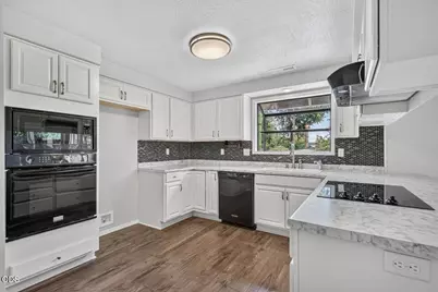 611 Edwina Avenue, Central Point, OR 97502 - Photo 12