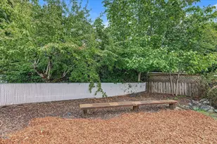 611 Edwina Ave, Central Point, OR 97502 - Photo 48