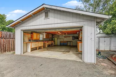 611 Edwina Avenue, Central Point, OR 97502 - Photo 44
