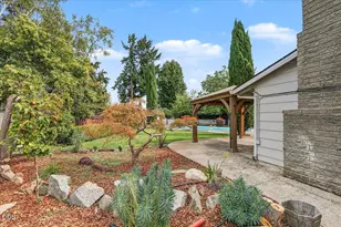 611 Edwina Ave, Central Point, OR 97502 - Photo 40