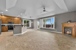 1748 NW Nickernut Pl, Redmond, OR 97756 - Photo 2
