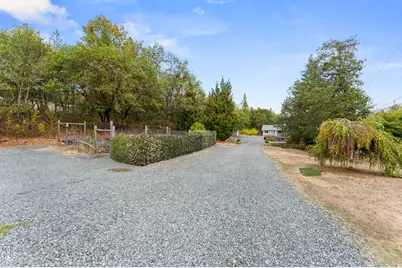 8939 Monument Drive, Grants Pass, OR 97526 - Photo 44