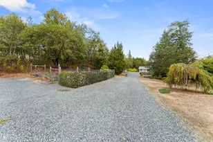 8939 Monument Dr, Grants Pass, OR 97526 - Photo 44