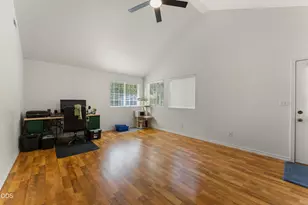 8939 Monument Dr, Grants Pass, OR 97526 - Photo 16