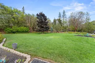 8939 Monument Dr, Grants Pass, OR 97526 - Photo 38