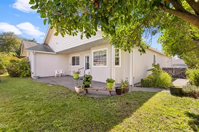 1810 SW J Street, Grants Pass, OR 97526 - Photo 28