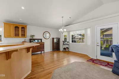 1810 SW J Street, Grants Pass, OR 97526 - Photo 4