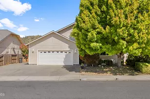 1810 SW J St, Grants Pass, OR 97526 - Photo 32