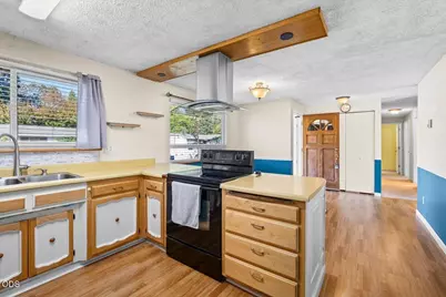 723 SW Cypress Street, Grants Pass, OR 97526 - Photo 8