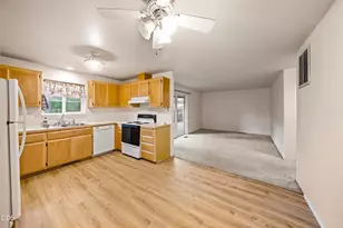 [Address not provided], Eagle Point, OR 97524 - Photo 22