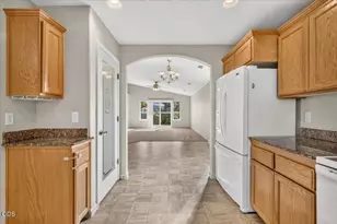 2320 Kamerin Ln, Medford, OR 97501 - Photo 6