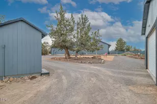 25430 Elk Ln, Bend, OR 97701 - Photo 38