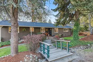 215 Stagecoach Dr, Jacksonville, OR 97530 - Photo 2