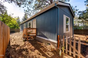 61071 Chuckanut Dr, Bend, OR 97702 - Photo 24