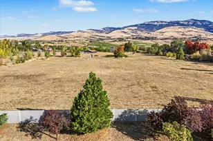 368 Meadow Dr, Ashland, OR 97520 - Photo 6