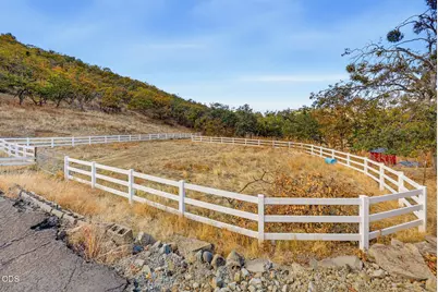 4375 Pioneer Road, Medford, OR 97501 - Photo 32