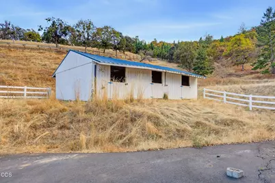 4375 Pioneer Road, Medford, OR 97501 - Photo 26
