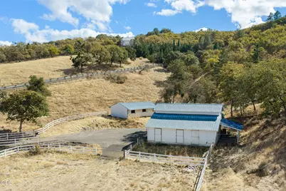 4375 Pioneer Road, Medford, OR 97501 - Photo 2