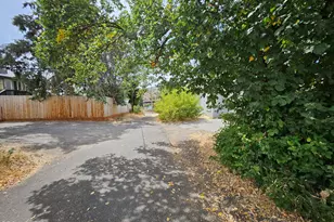 133 Grant St, Klamath Falls, OR 97601 - Photo 4