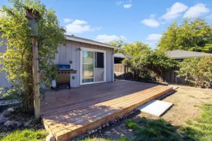 1915 Page St, Medford, OR 97504 - Photo 24