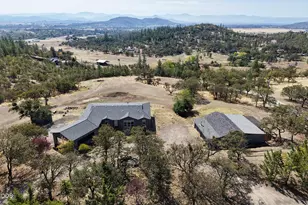 1234 Wedgewood Dr, Eagle Point, OR 97524 - Photo 2