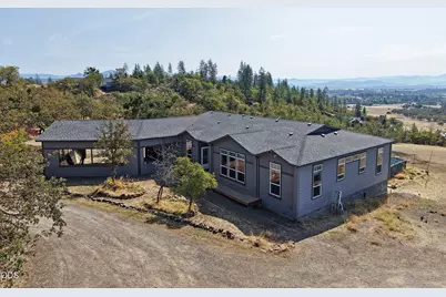1234 Wedgewood Drive, Eagle Point, OR 97524 - Photo 1